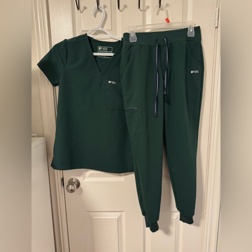Figs Dark Green Scrub Set